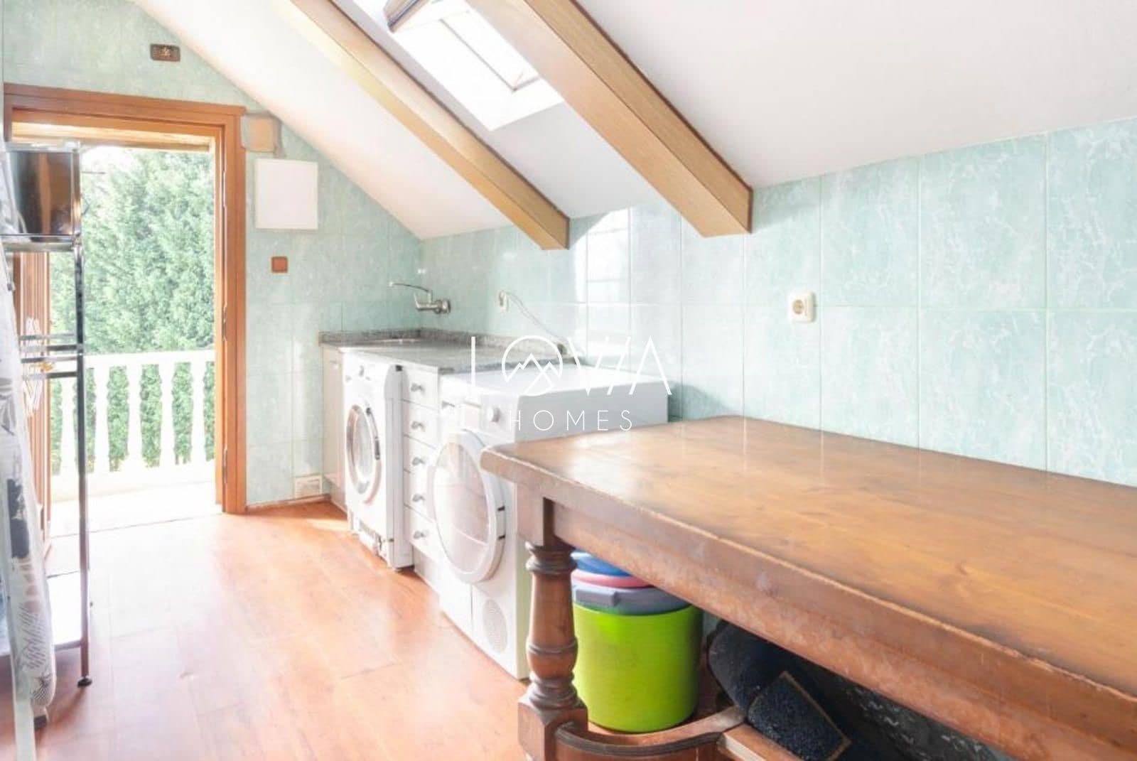 5 bedroom Villa for sale in Corvera de Asturias with garage - € 549,900 (Ref: 9471010)