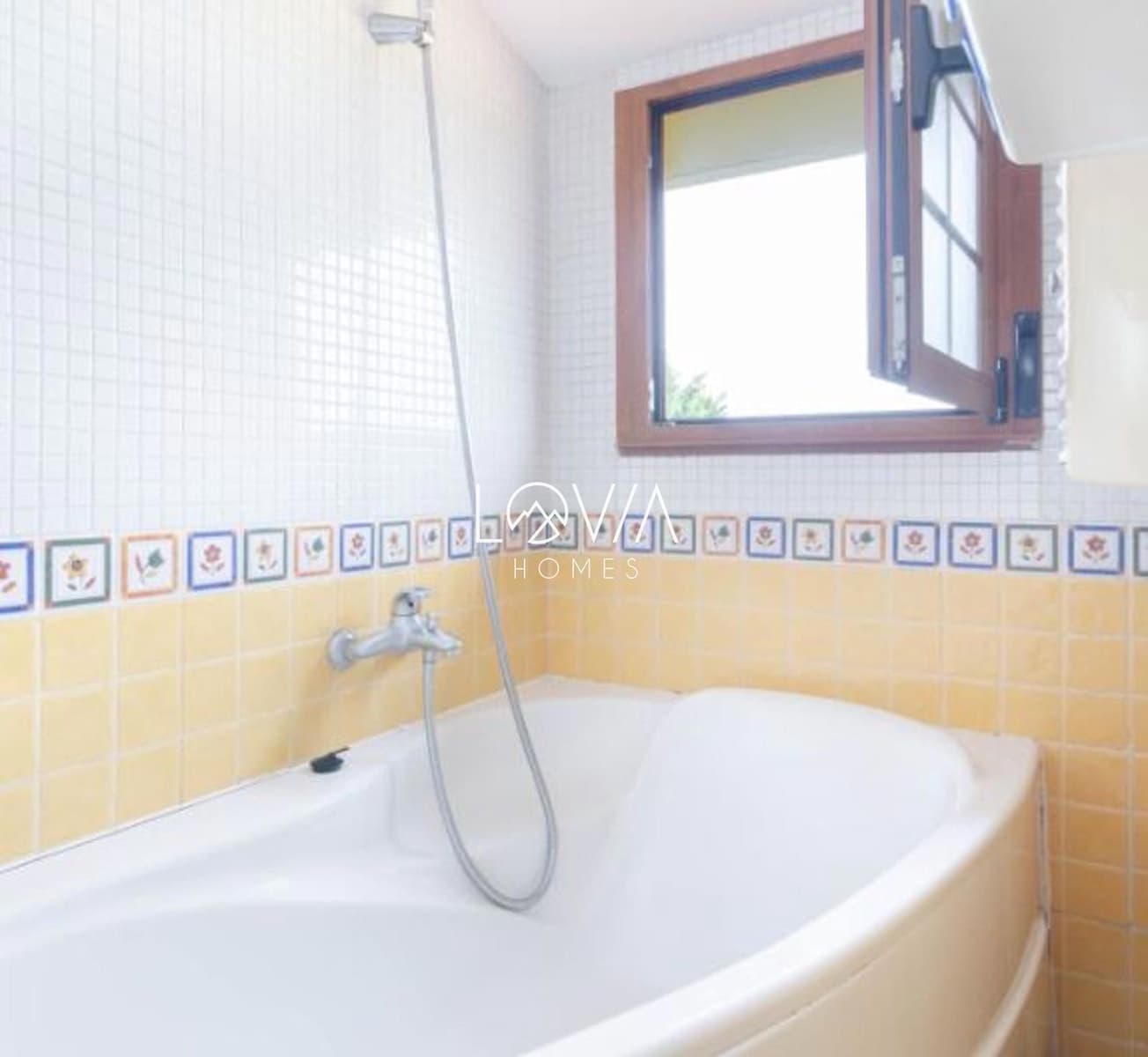 5 bedroom Villa for sale in Corvera de Asturias with garage - € 549,900 (Ref: 9471010)