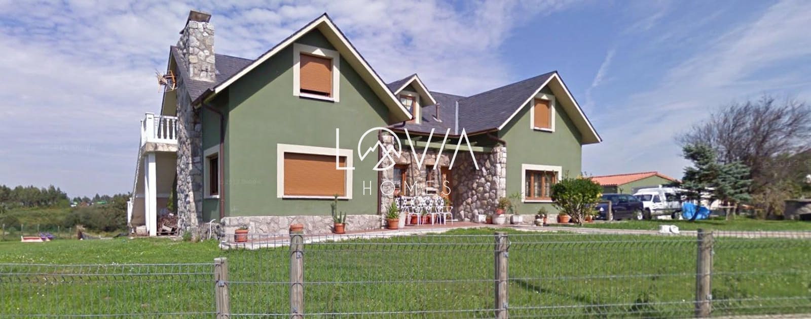 5 bedroom Villa for sale in Corvera de Asturias with garage - € 549,900 (Ref: 9471010)