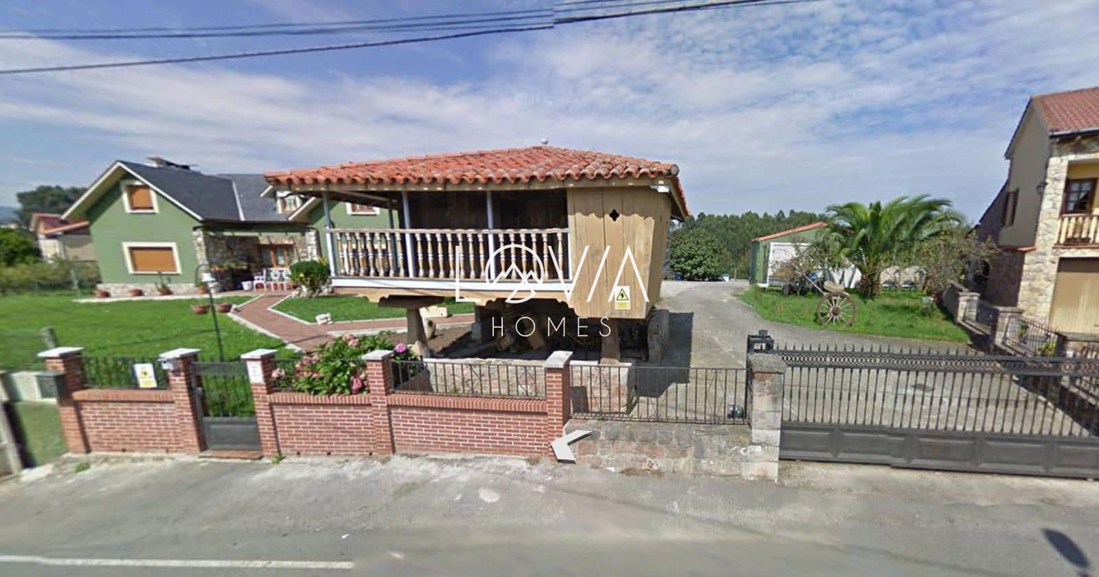 5 bedroom Villa for sale in Corvera de Asturias with garage - € 549,900 (Ref: 9471010)