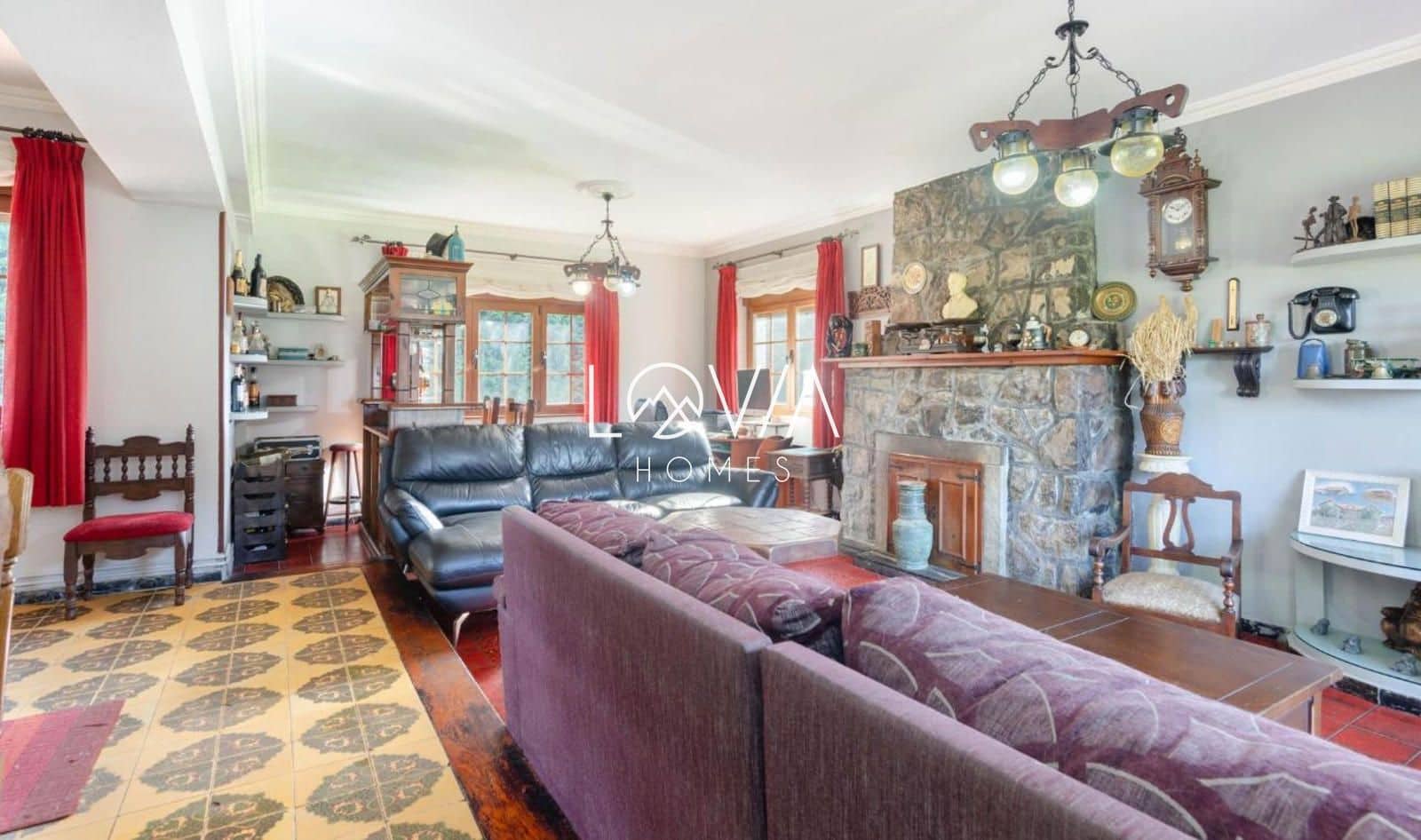 5 bedroom Villa for sale in Corvera de Asturias with garage - € 549,900 (Ref: 9471010)