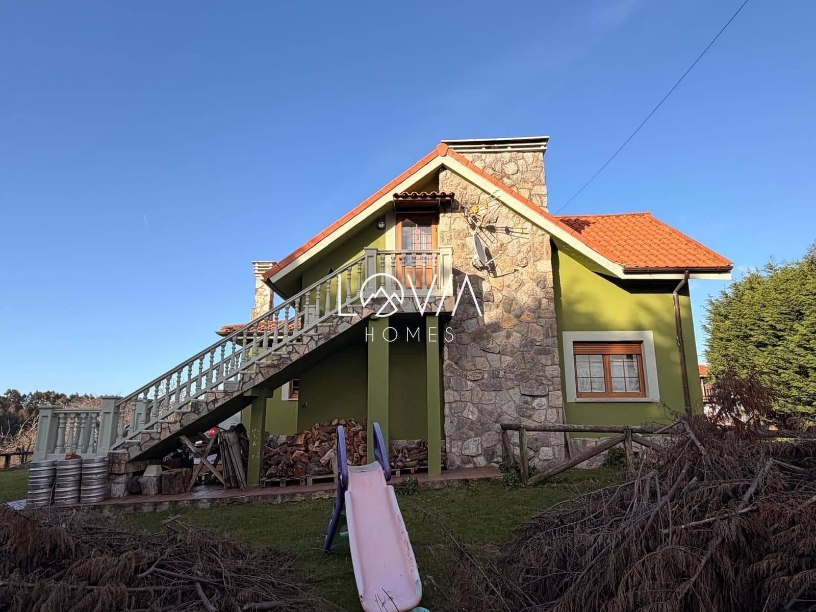 5 bedroom Villa for sale in Corvera de Asturias with garage - € 549,900 (Ref: 9471010)