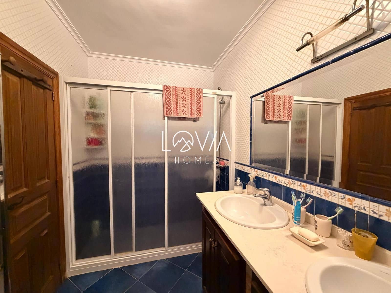 5 bedroom Villa for sale in Corvera de Asturias with garage - € 549,900 (Ref: 9471010)