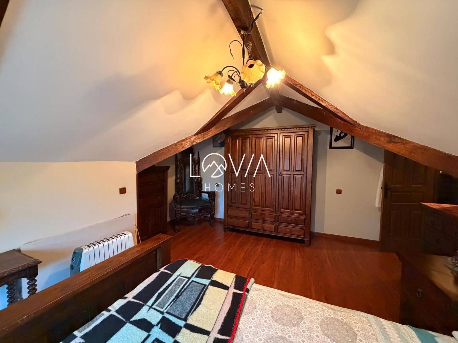 5 bedroom Villa for sale in Corvera de Asturias with garage - € 549,900 (Ref: 9471010)