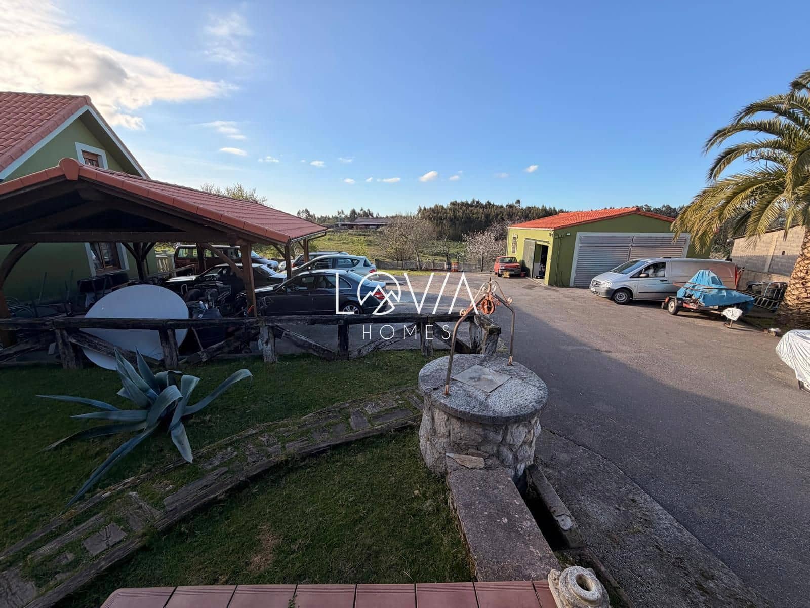 5 bedroom Villa for sale in Corvera de Asturias with garage - € 549,900 (Ref: 9471010)