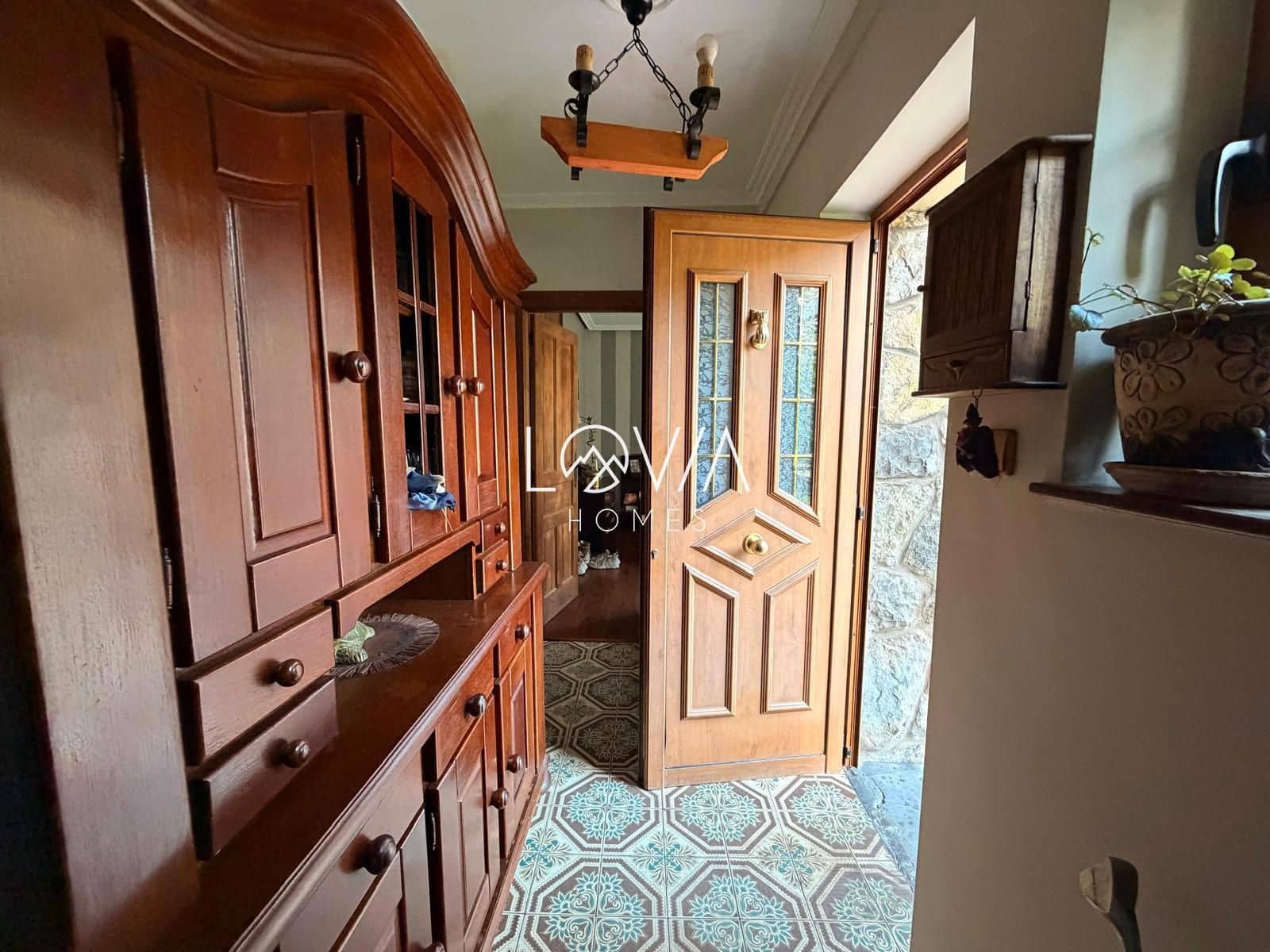 5 bedroom Villa for sale in Corvera de Asturias with garage - € 549,900 (Ref: 9471010)