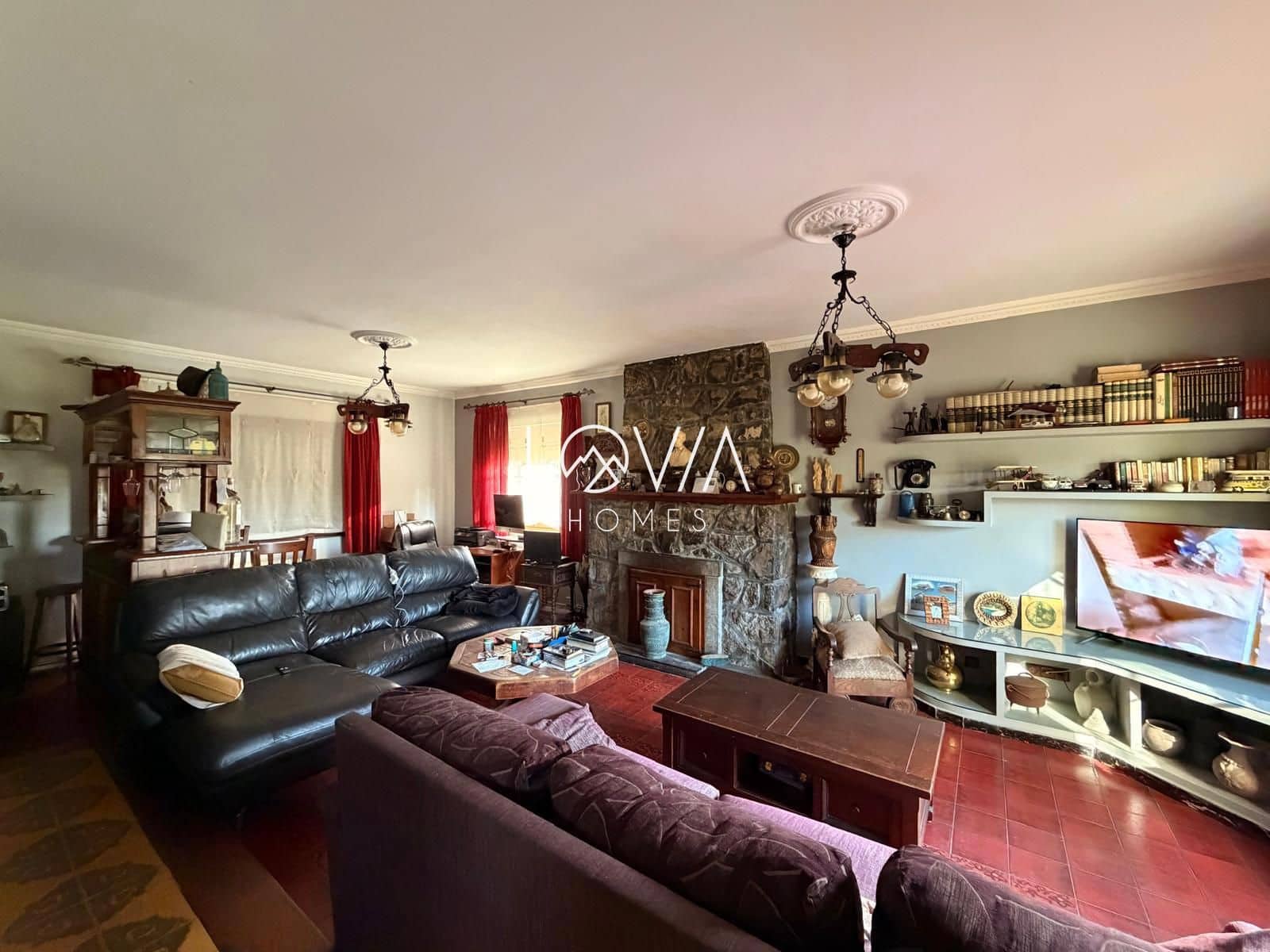 5 bedroom Villa for sale in Corvera de Asturias with garage - € 549,900 (Ref: 9471010)