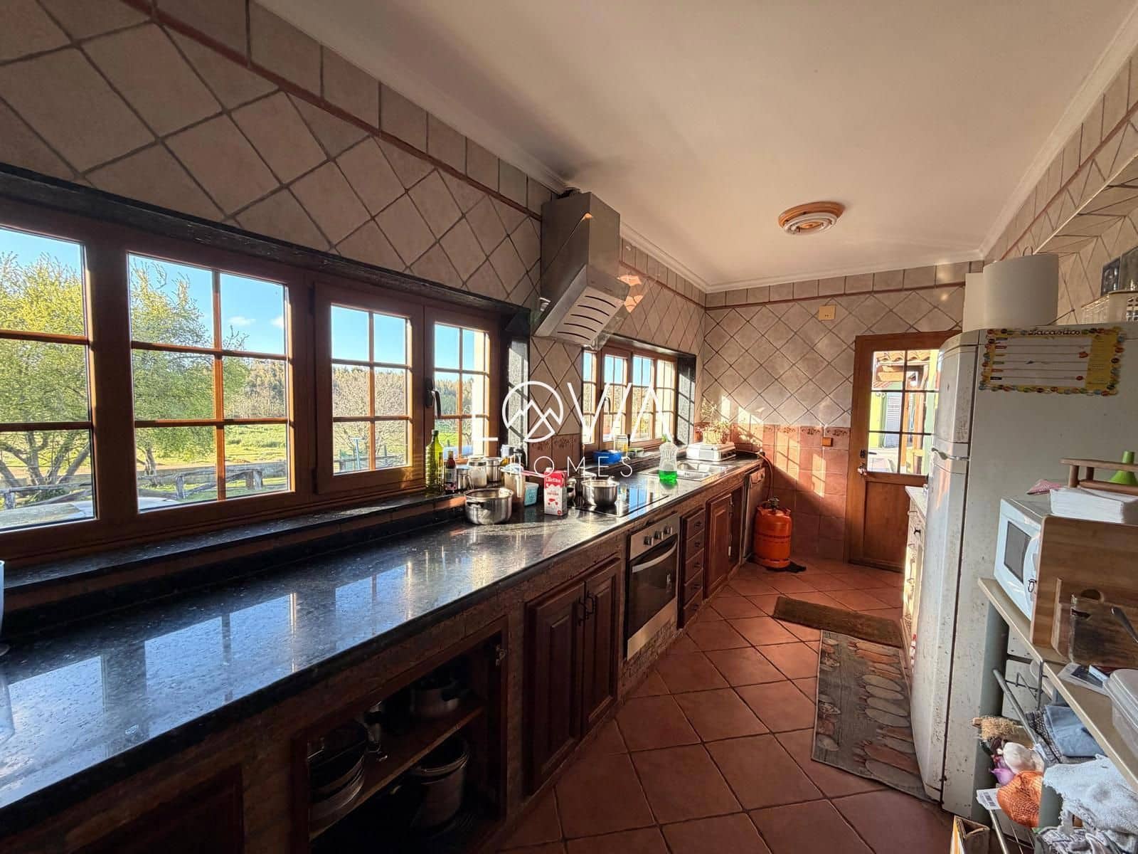 5 bedroom Villa for sale in Corvera de Asturias with garage - € 549,900 (Ref: 9471010)