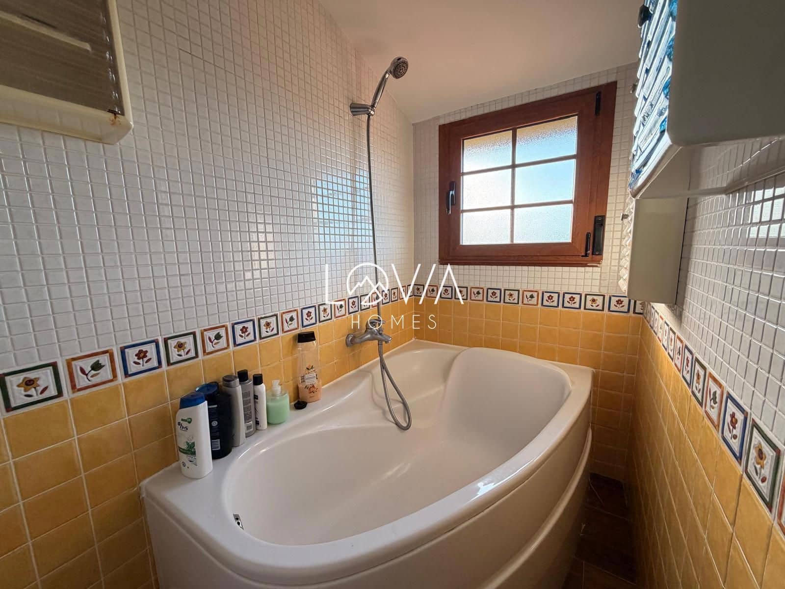 5 bedroom Villa for sale in Corvera de Asturias with garage - € 549,900 (Ref: 9471010)