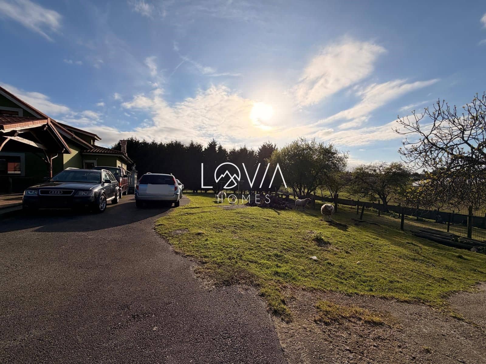 5 bedroom Villa for sale in Corvera de Asturias with garage - € 549,900 (Ref: 9471010)