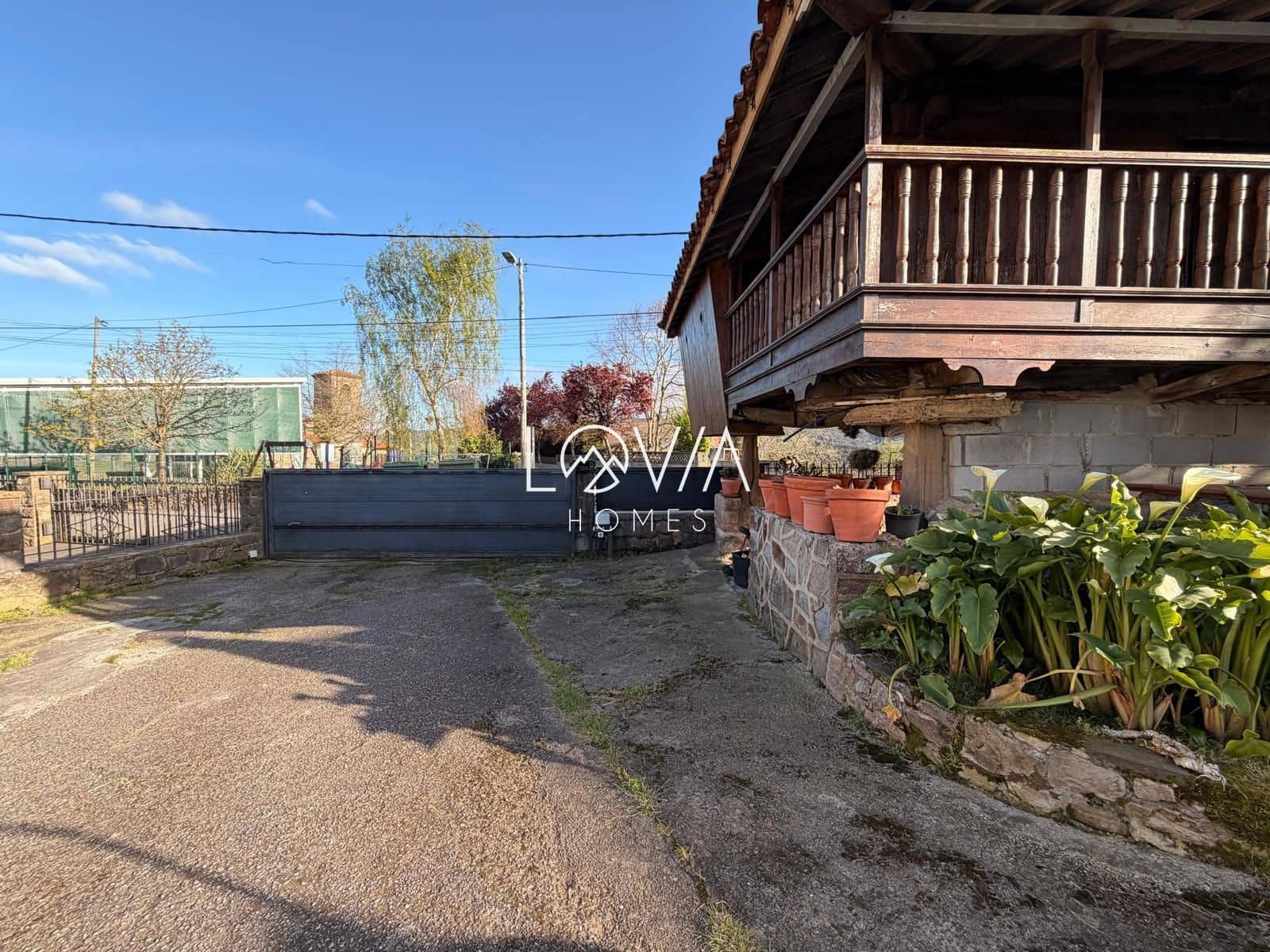 5 bedroom Villa for sale in Corvera de Asturias with garage - € 549,900 (Ref: 9471010)