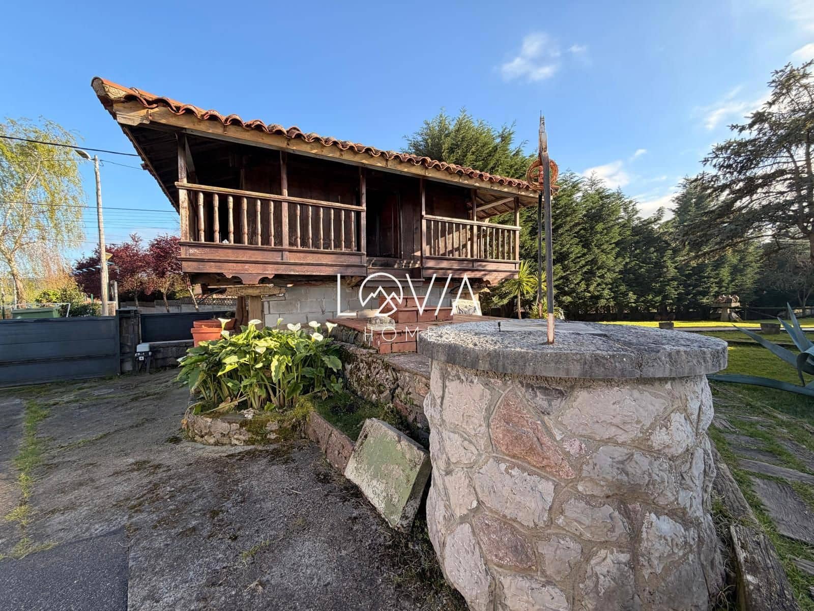 5 bedroom Villa for sale in Corvera de Asturias with garage - € 549,900 (Ref: 9471010)