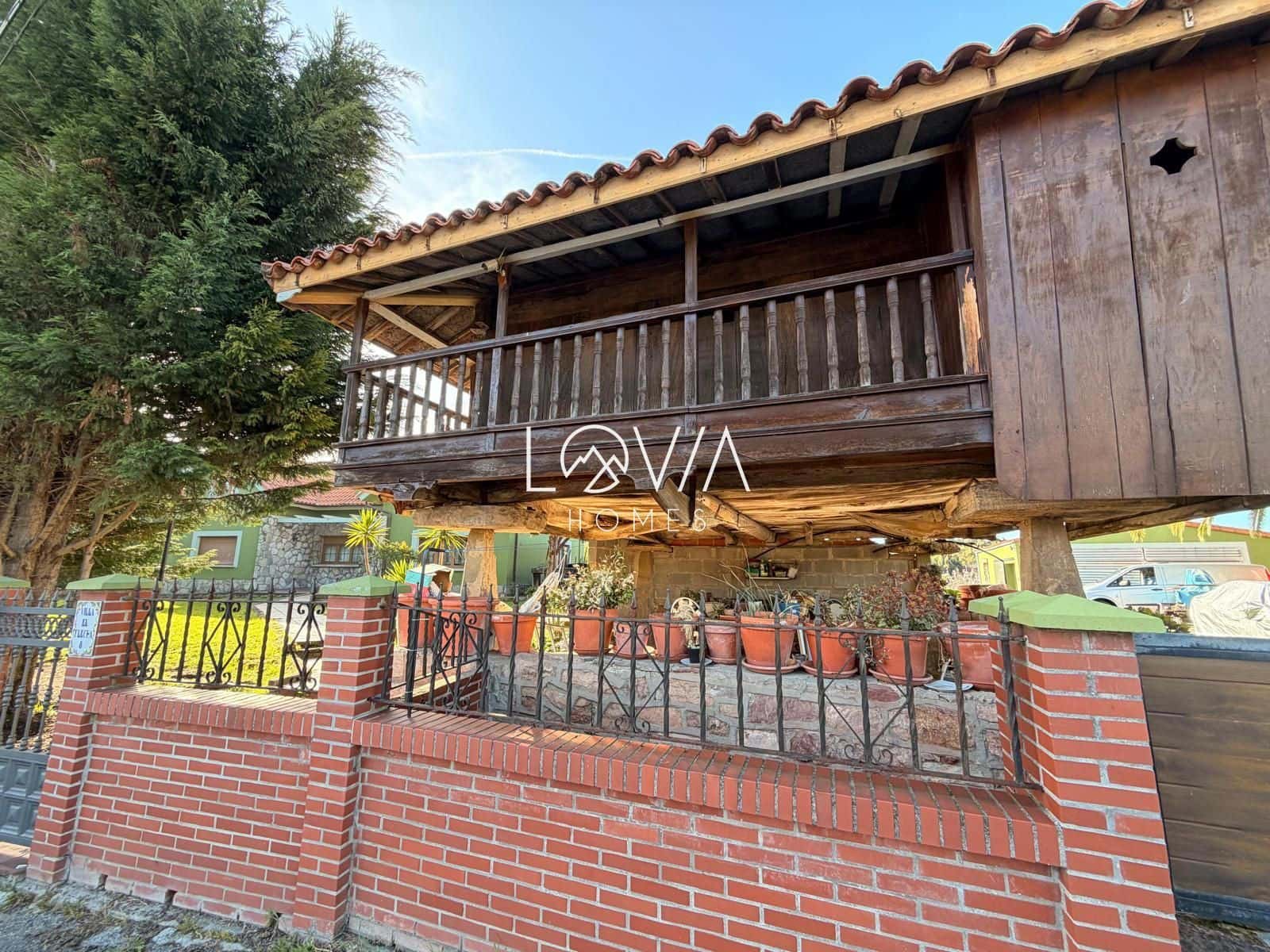 5 bedroom Villa for sale in Corvera de Asturias with garage - € 549,900 (Ref: 9471010)