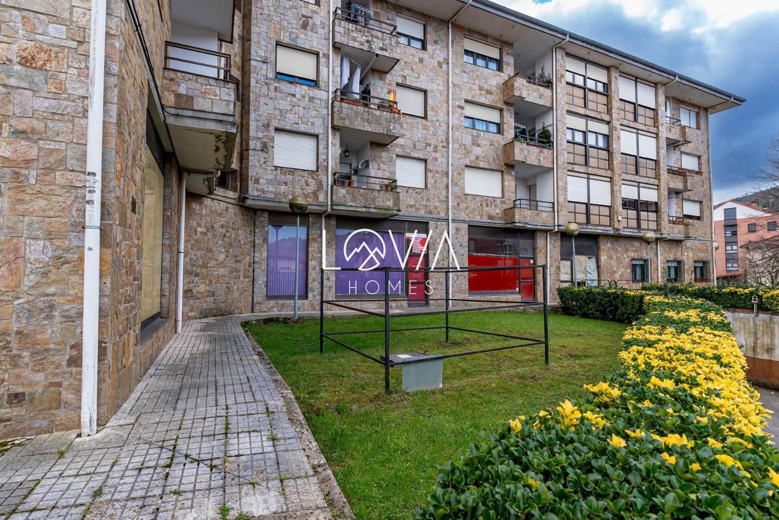 Local Commercial à vendre à Los Corrales de Buelna - 19 000 € (Ref: 9541857)