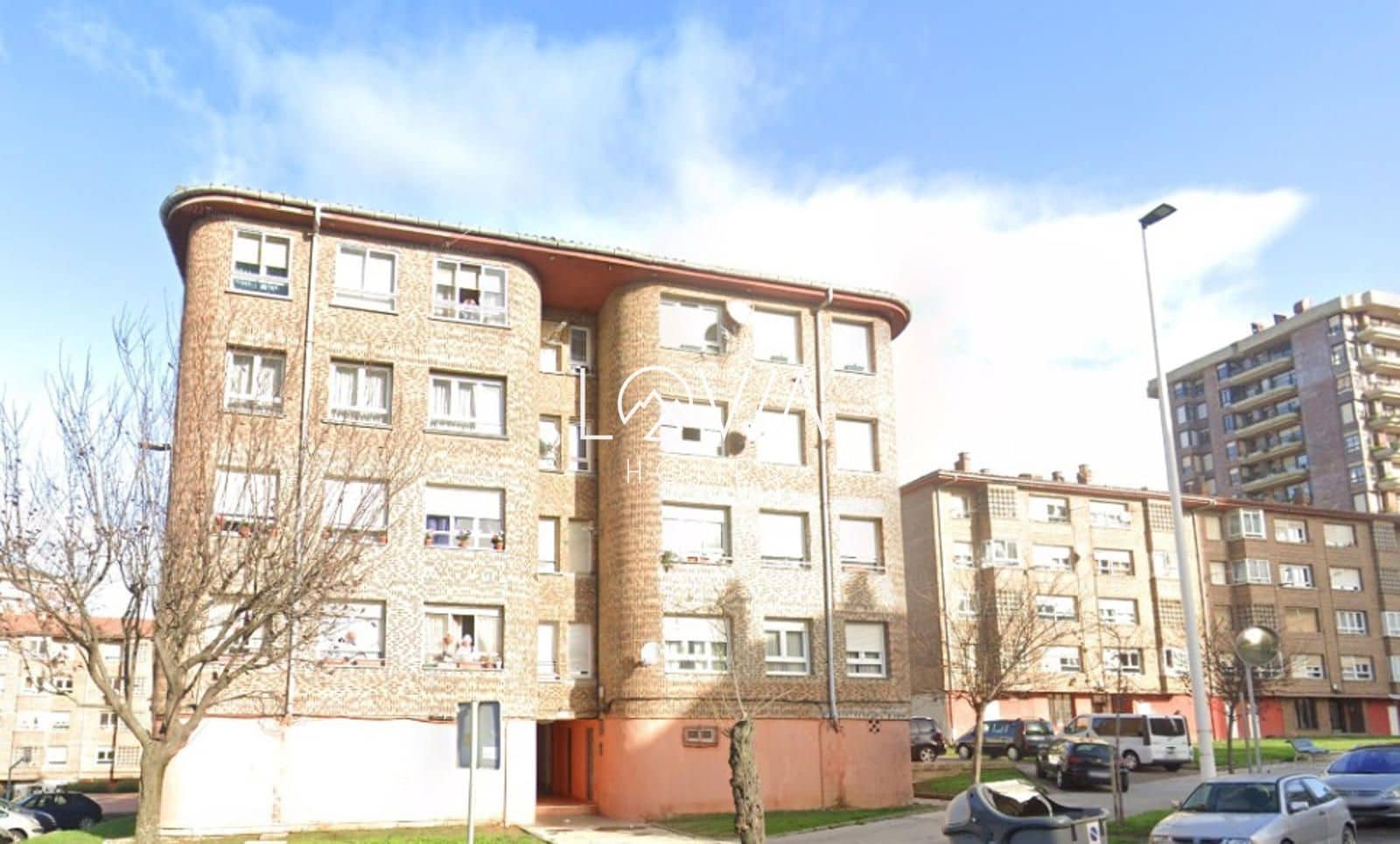 Piso de 3 habitaciones en Santander en venta - 108.000 € (Ref: 9618456)
