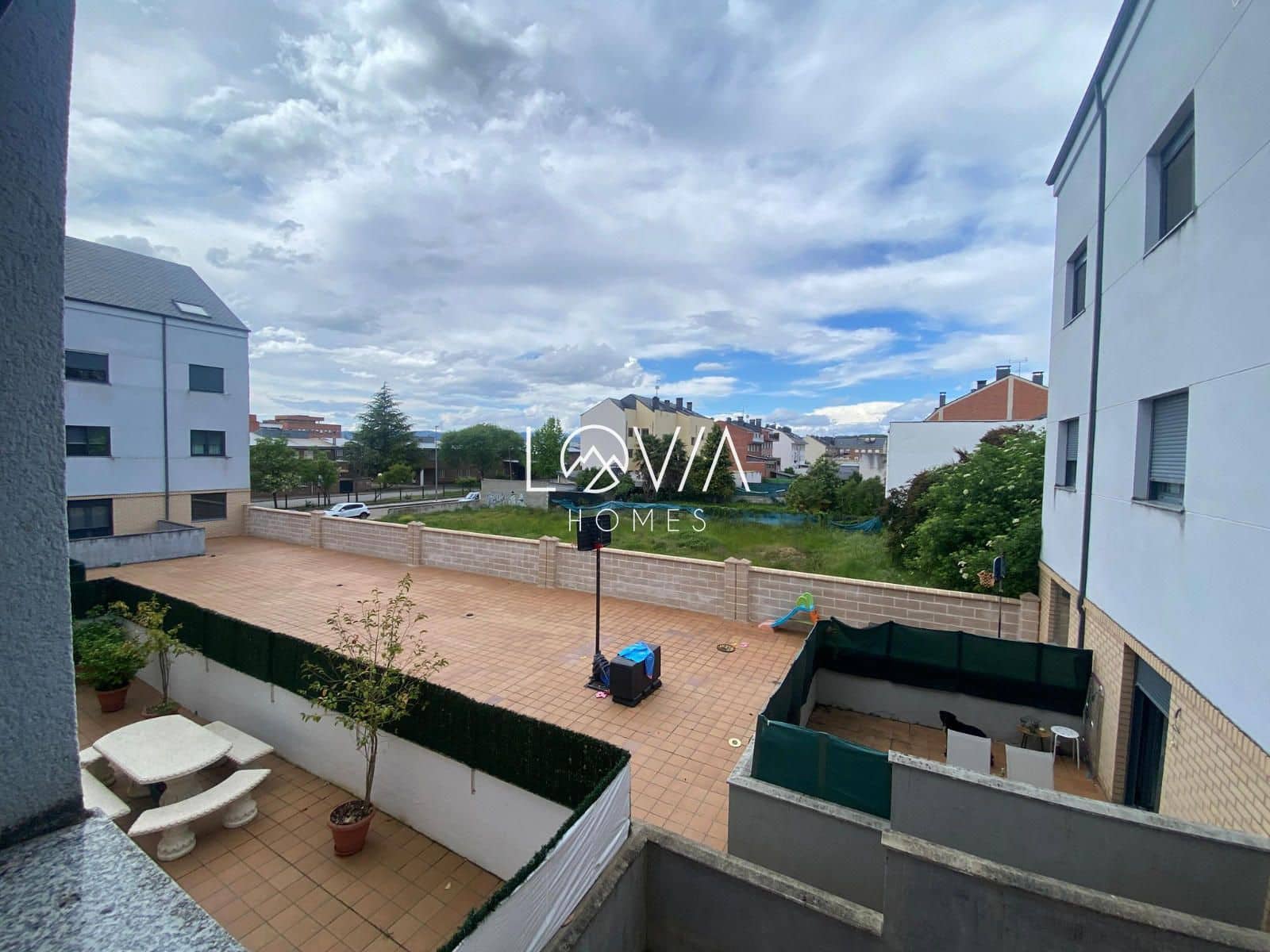 2 makuuhuone Asunto myytävänä paikassa Ponferrada mukana 
autotalli - 85 000 € (Ref: 9642429)