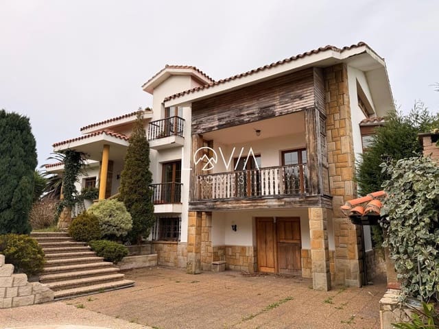 5 slaapkamer Villa te koop in Castrillón met zwembad - € 475.000 (Ref: 9665294)