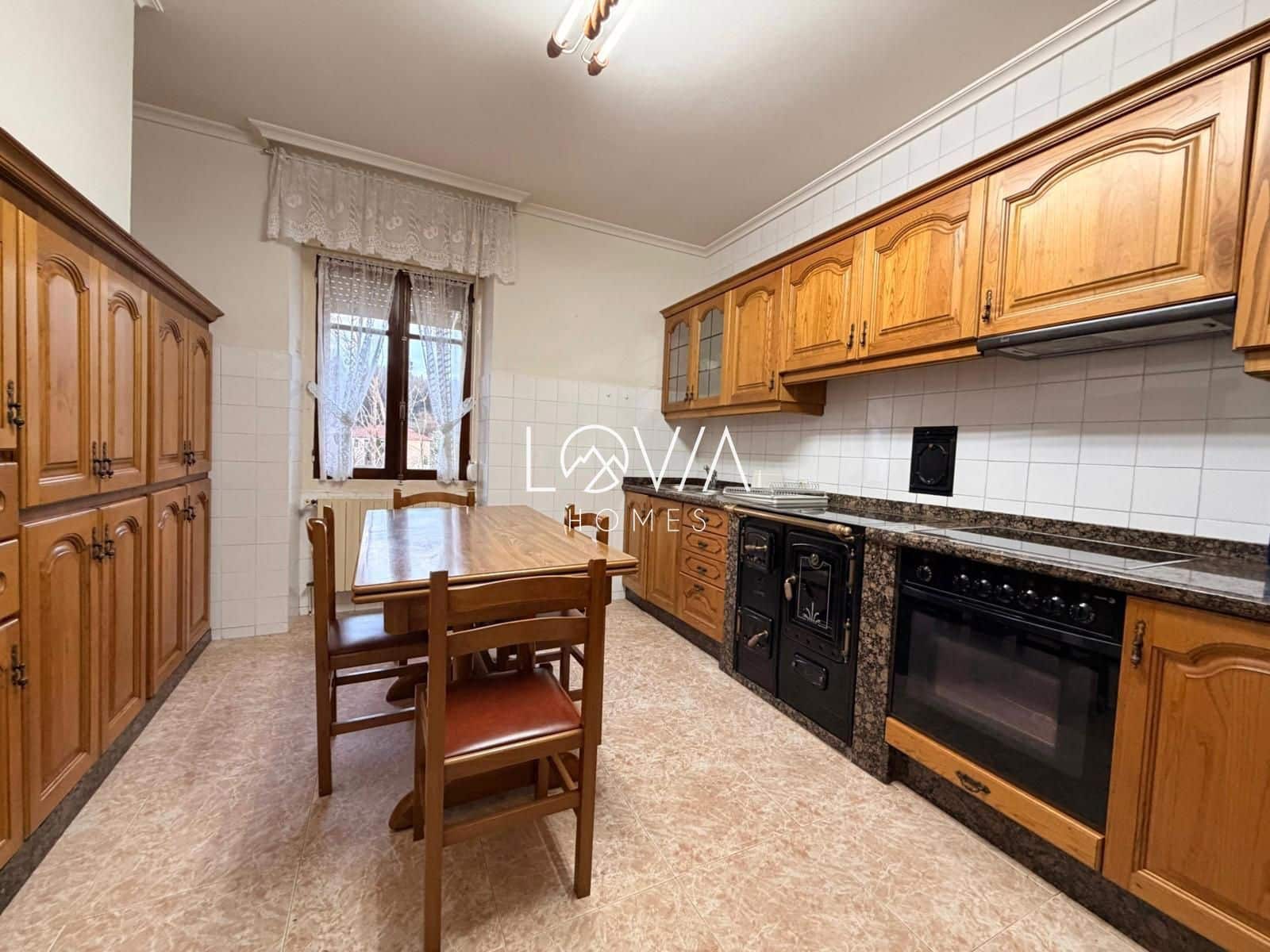 Casa de 3 habitaciones en Salas en venta - 145.000 € (Ref: 9679206)