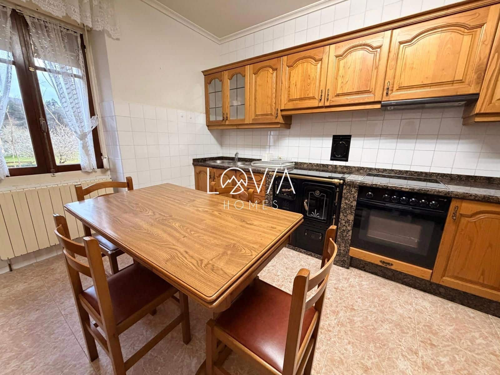 Casa de 3 habitaciones en Salas en venta - 145.000 € (Ref: 9679206)