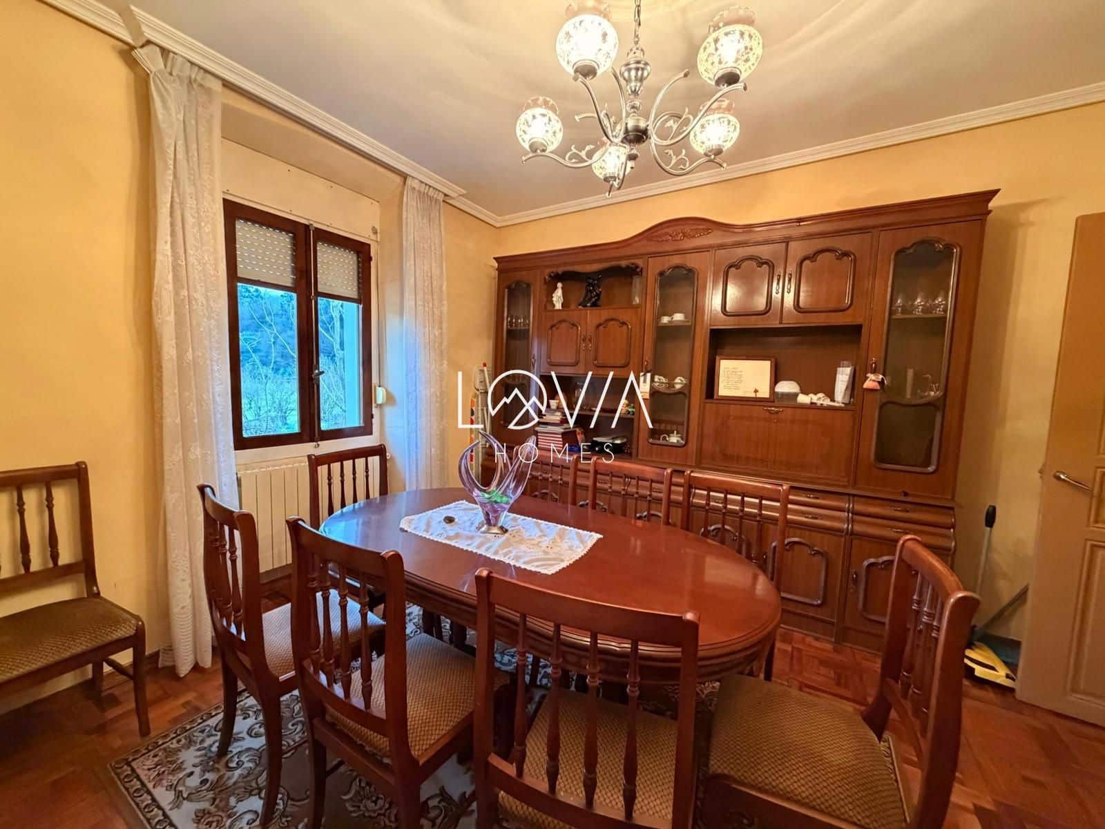 Casa de 3 habitaciones en Salas en venta - 145.000 € (Ref: 9679206)