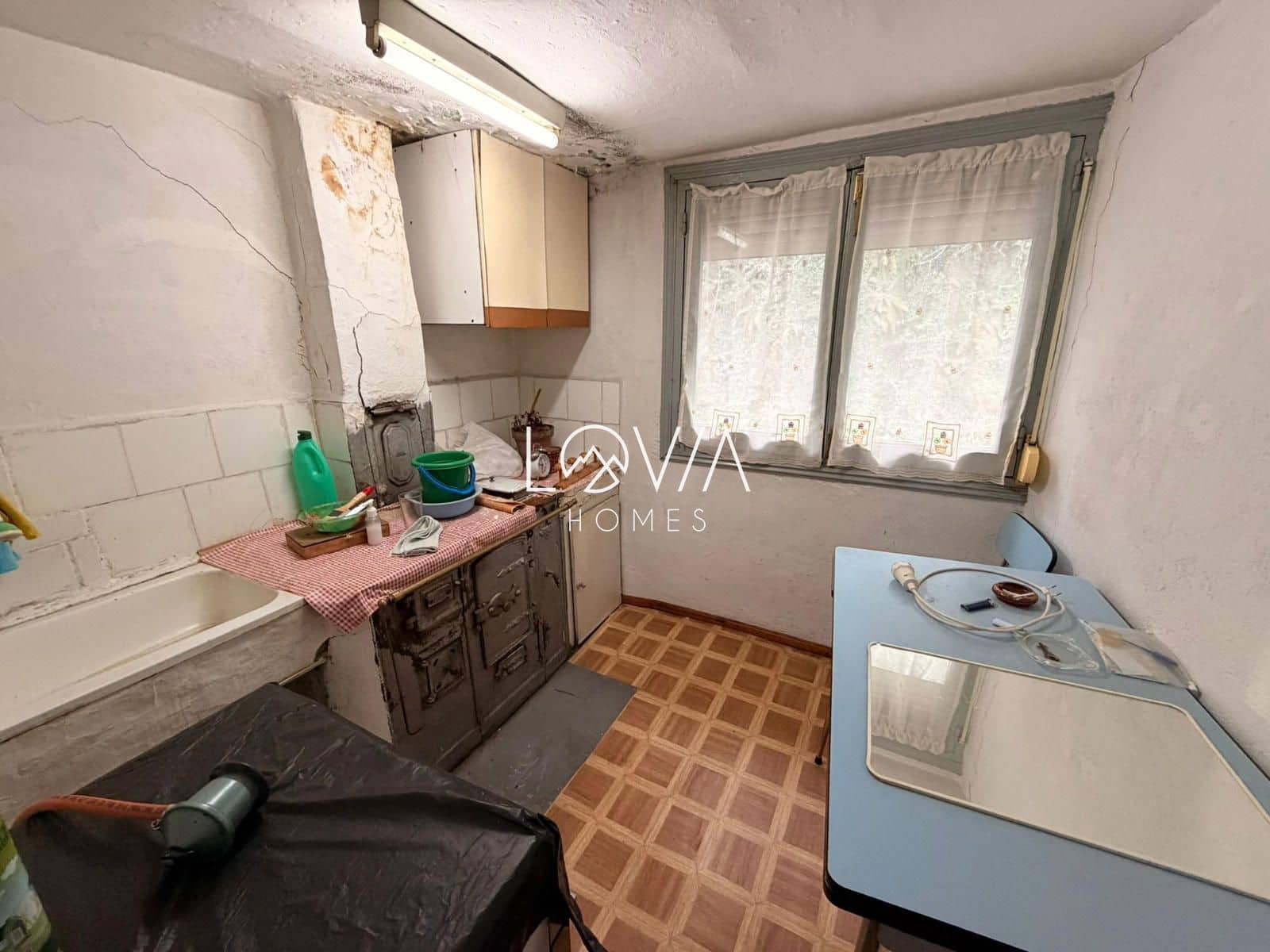 11 bedroom Villa for sale in Cangas del Narcea - € 125,000 (Ref: 9707618)