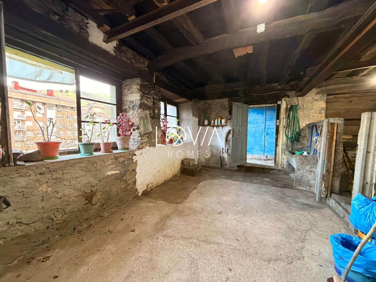 11 bedroom Villa for sale in Cangas del Narcea - € 125,000 (Ref: 9707618)