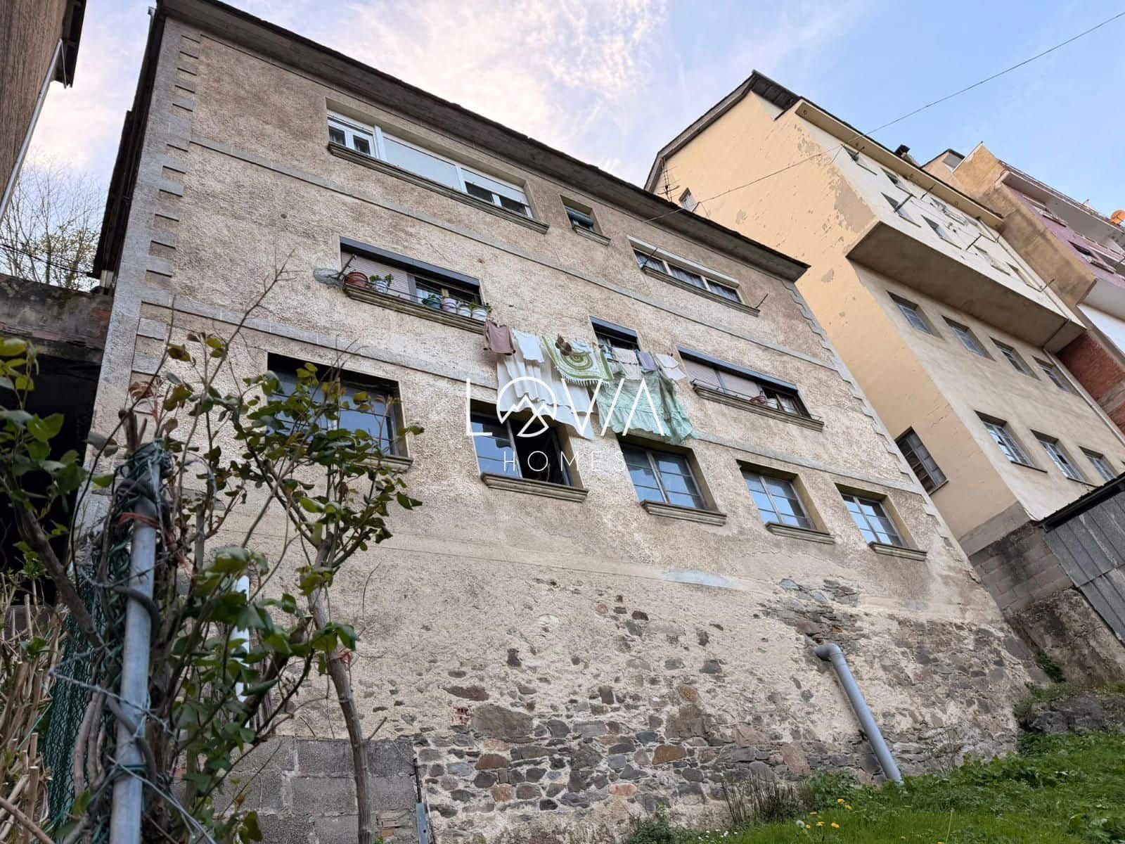 11 bedroom Villa for sale in Cangas del Narcea - € 125,000 (Ref: 9707618)