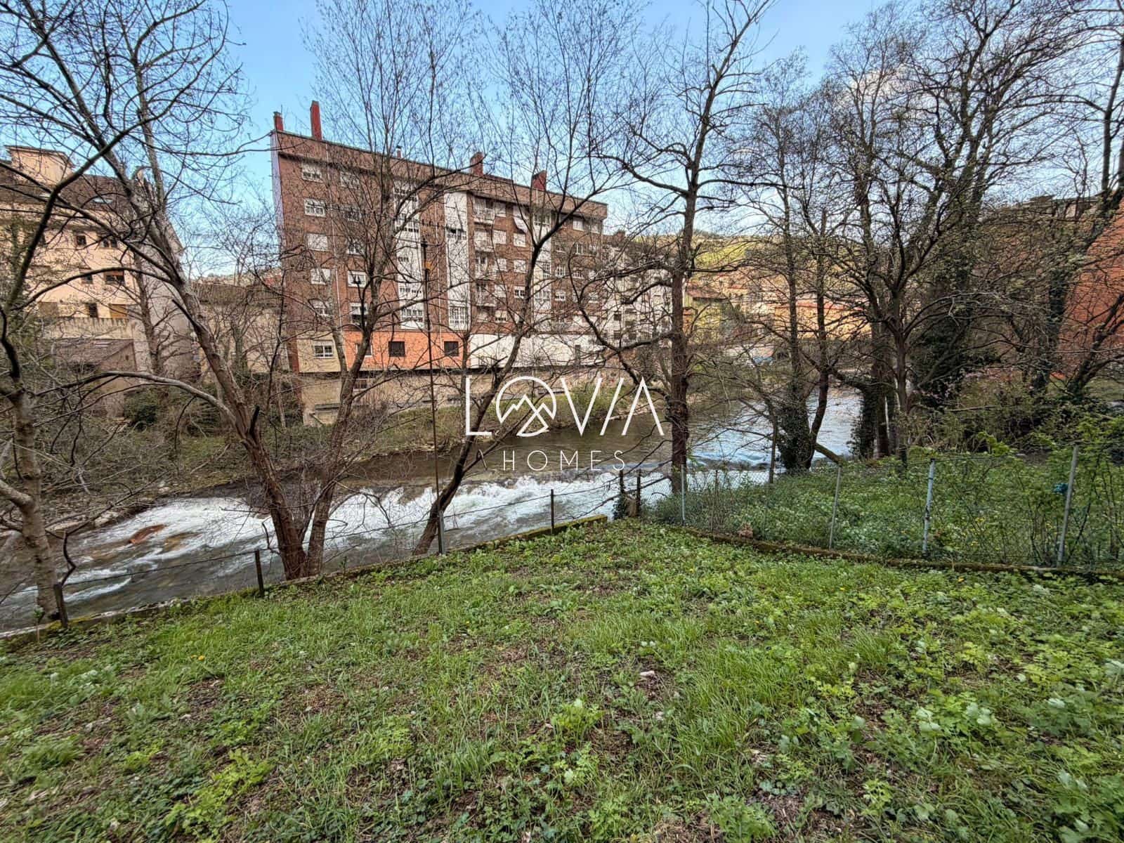 11 bedroom Villa for sale in Cangas del Narcea - € 125,000 (Ref: 9707618)