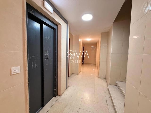 Piso de 4 habitaciones en Avilés en venta - 101.500 € (Ref: 9715350)