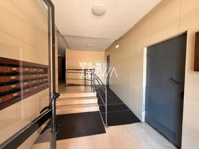 Piso de 4 habitaciones en Avilés en venta - 101.500 € (Ref: 9715350)