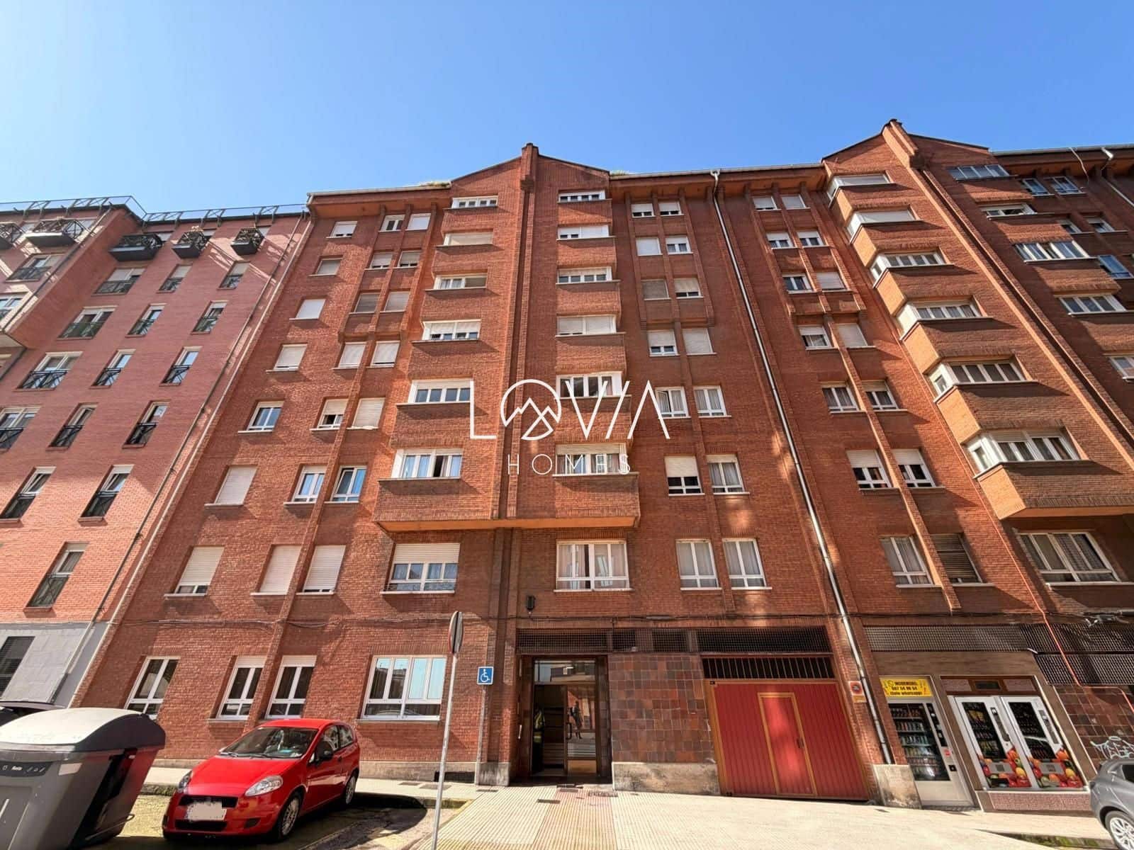 Piso de 4 habitaciones en Avilés en venta - 101.500 € (Ref: 9715350)