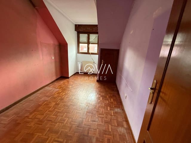 3 bedroom Flat for sale in Oviedo - € 160,000 (Ref: 9737096)