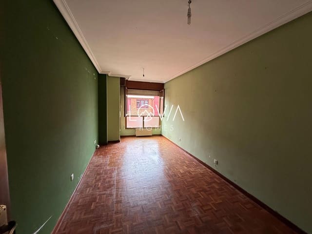 3 bedroom Flat for sale in Oviedo - € 160,000 (Ref: 9737096)