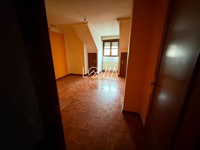 3 bedroom Flat for sale in Oviedo - € 160,000 (Ref: 9737096)