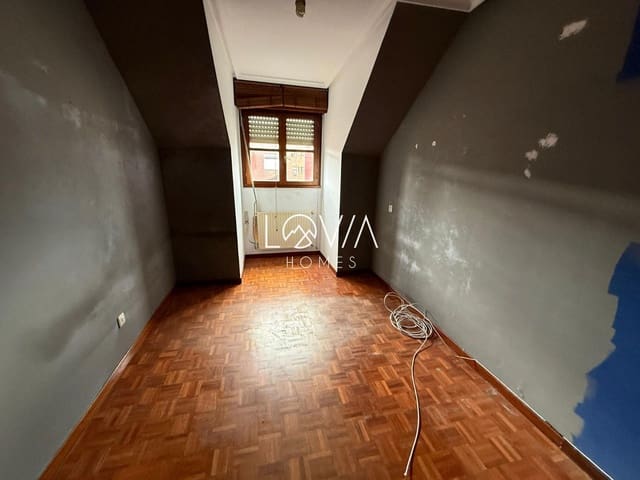 3 bedroom Flat for sale in Oviedo - € 160,000 (Ref: 9737096)