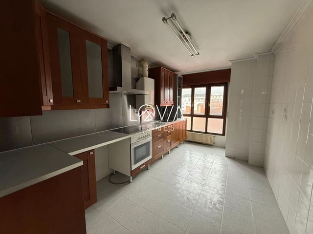 3 bedroom Flat for sale in Oviedo - € 160,000 (Ref: 9737096)