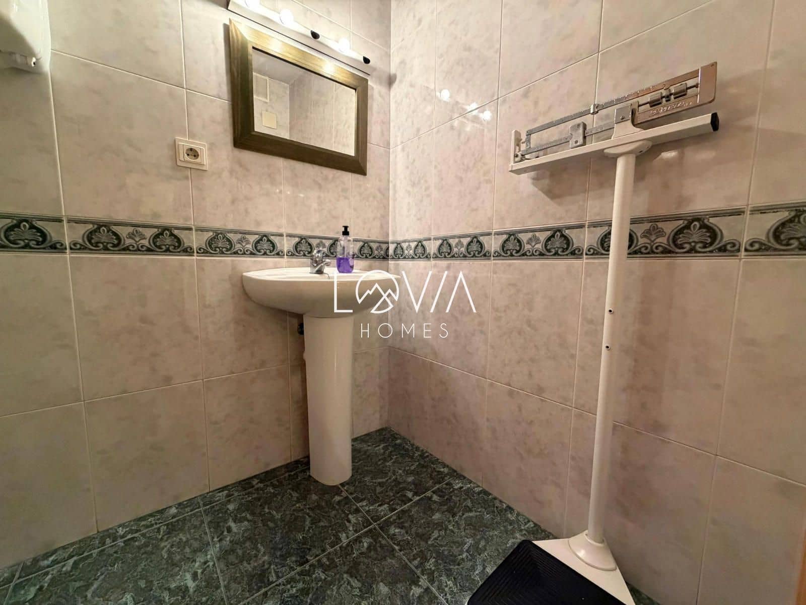 Kaupallinen myytävänä paikassa Oviedo - 184 000 € (Ref: 9763245)