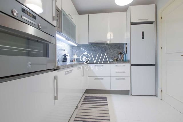 Piso de 2 habitaciones en Marbella en venta con piscina garaje - 580.000 € (Ref: 9807138)