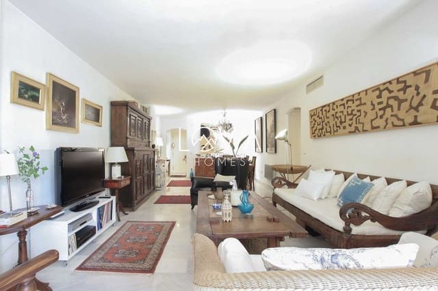 Piso de 2 habitaciones en Marbella en venta con piscina garaje - 580.000 € (Ref: 9807138)