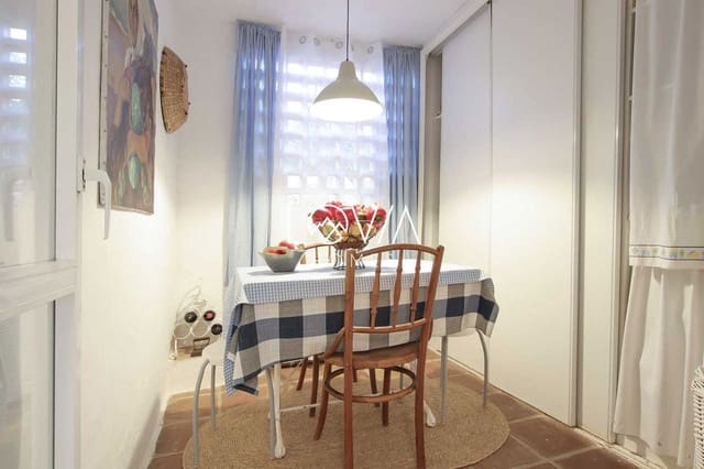 Piso de 2 habitaciones en Marbella en venta con piscina garaje - 580.000 € (Ref: 9807138)
