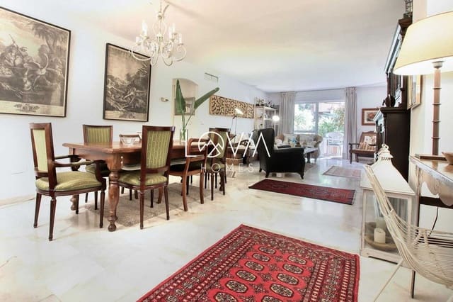 Piso de 2 habitaciones en Marbella en venta con piscina garaje - 580.000 € (Ref: 9807138)