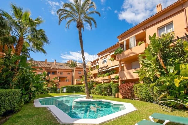 Piso de 2 habitaciones en Marbella en venta con piscina garaje - 580.000 € (Ref: 9807138)