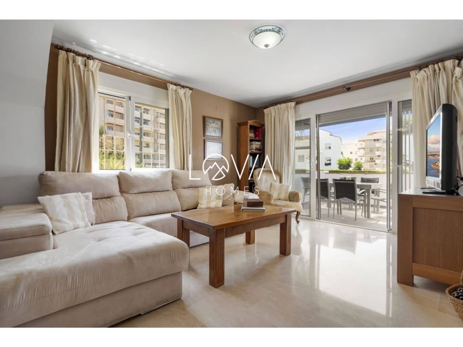 3 bedroom Flat for sale in Marbella with pool - € 680,000 (Ref: 9807139)