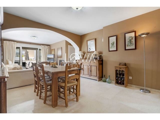 3 bedroom Flat for sale in Marbella with pool - € 680,000 (Ref: 9807139)