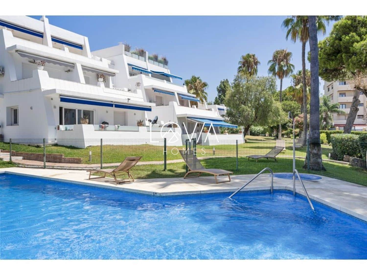 3 bedroom Flat for sale in Marbella with pool - € 680,000 (Ref: 9807139)