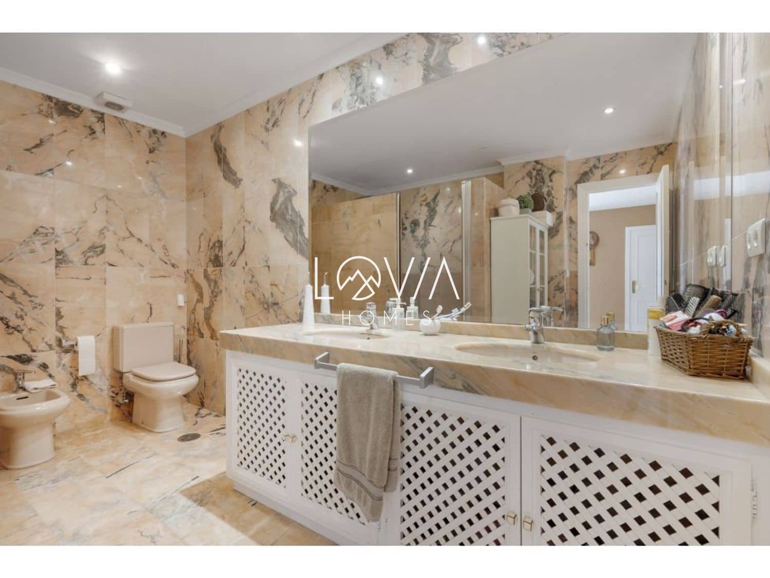 3 bedroom Flat for sale in Marbella with pool - € 680,000 (Ref: 9807139)
