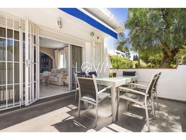 3 bedroom Flat for sale in Marbella with pool - € 680,000 (Ref: 9807139)