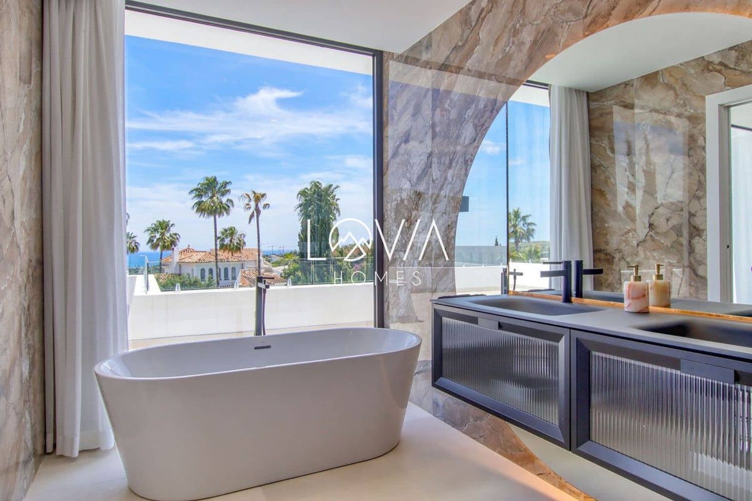 4 slaapkamer Villa te koop in Estepona met zwembad garage - € 2.495.000 (Ref: 9807421)