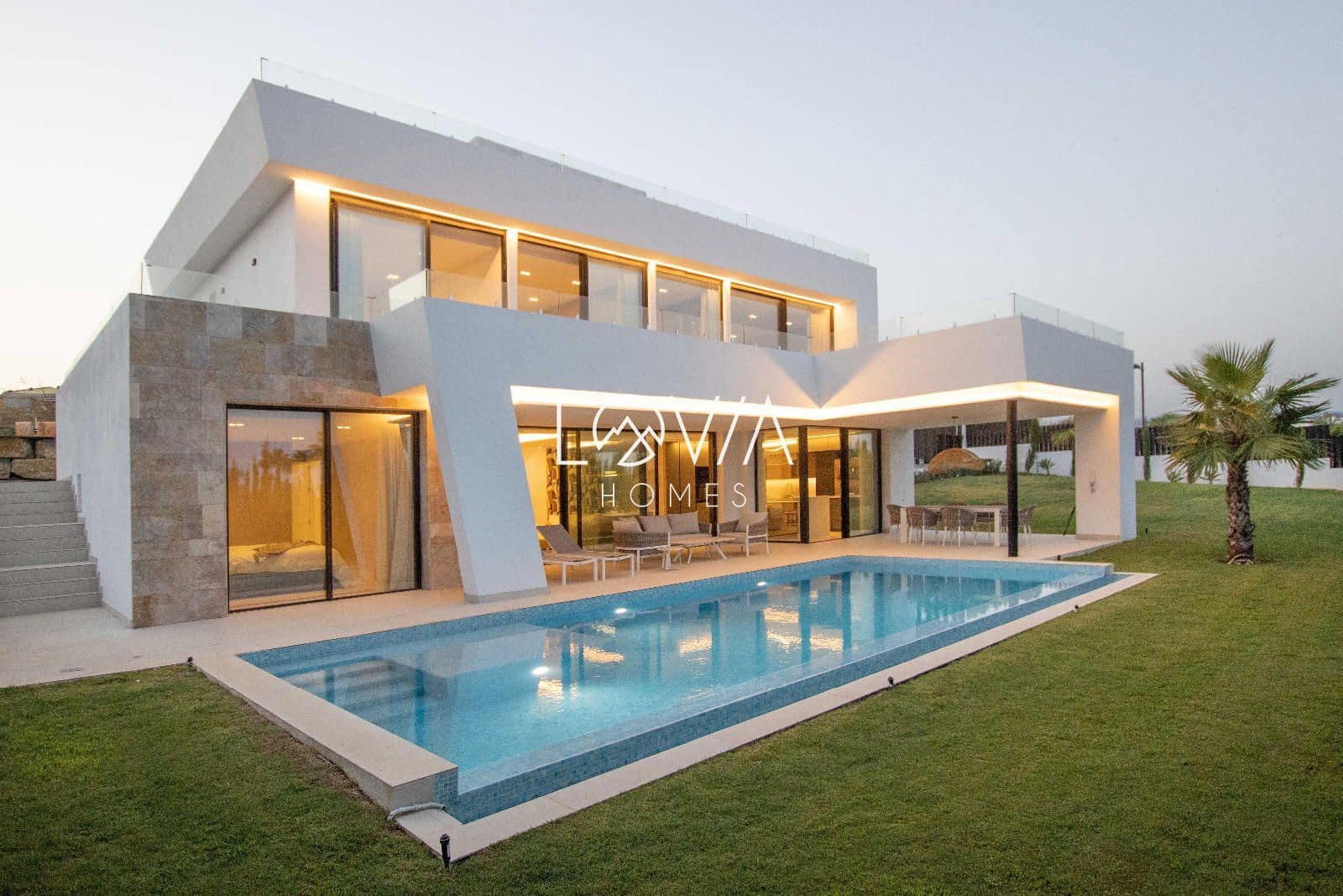 4 slaapkamer Villa te koop in Estepona met zwembad garage - € 2.495.000 (Ref: 9807421)