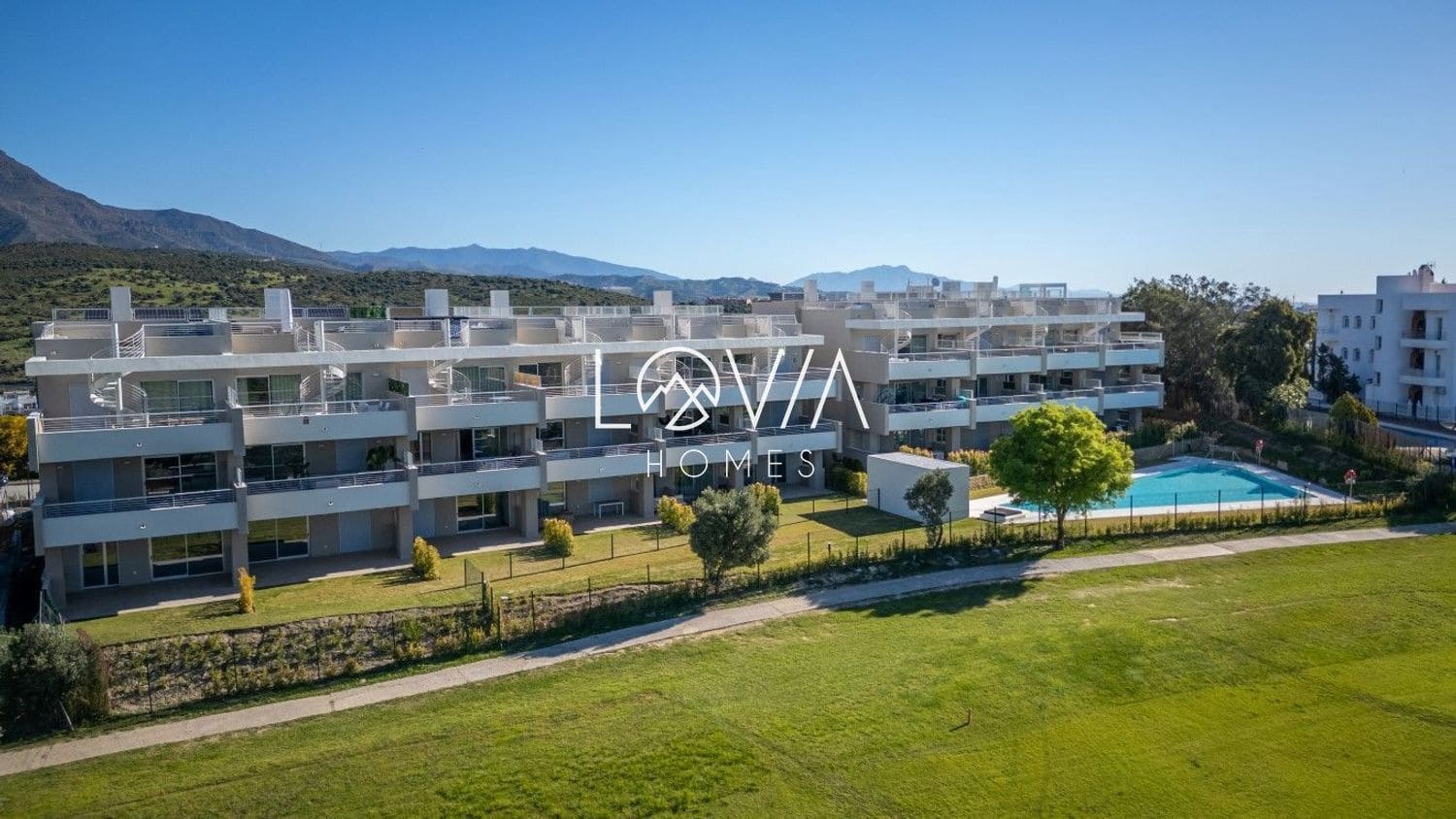 2 chambre Appartement à vendre à Estepona avec piscine garage - 375 000 € (Ref: 9848113)